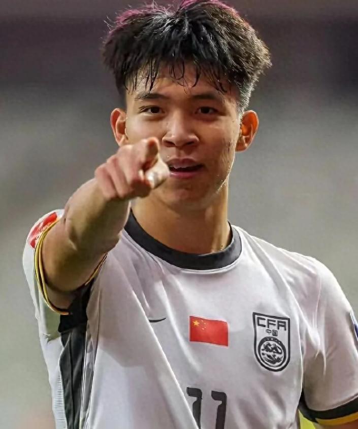 开云体育网址-震惊：两原因让王钰栋拒绝德甲豪门，收入居然比在中超踢球低6倍