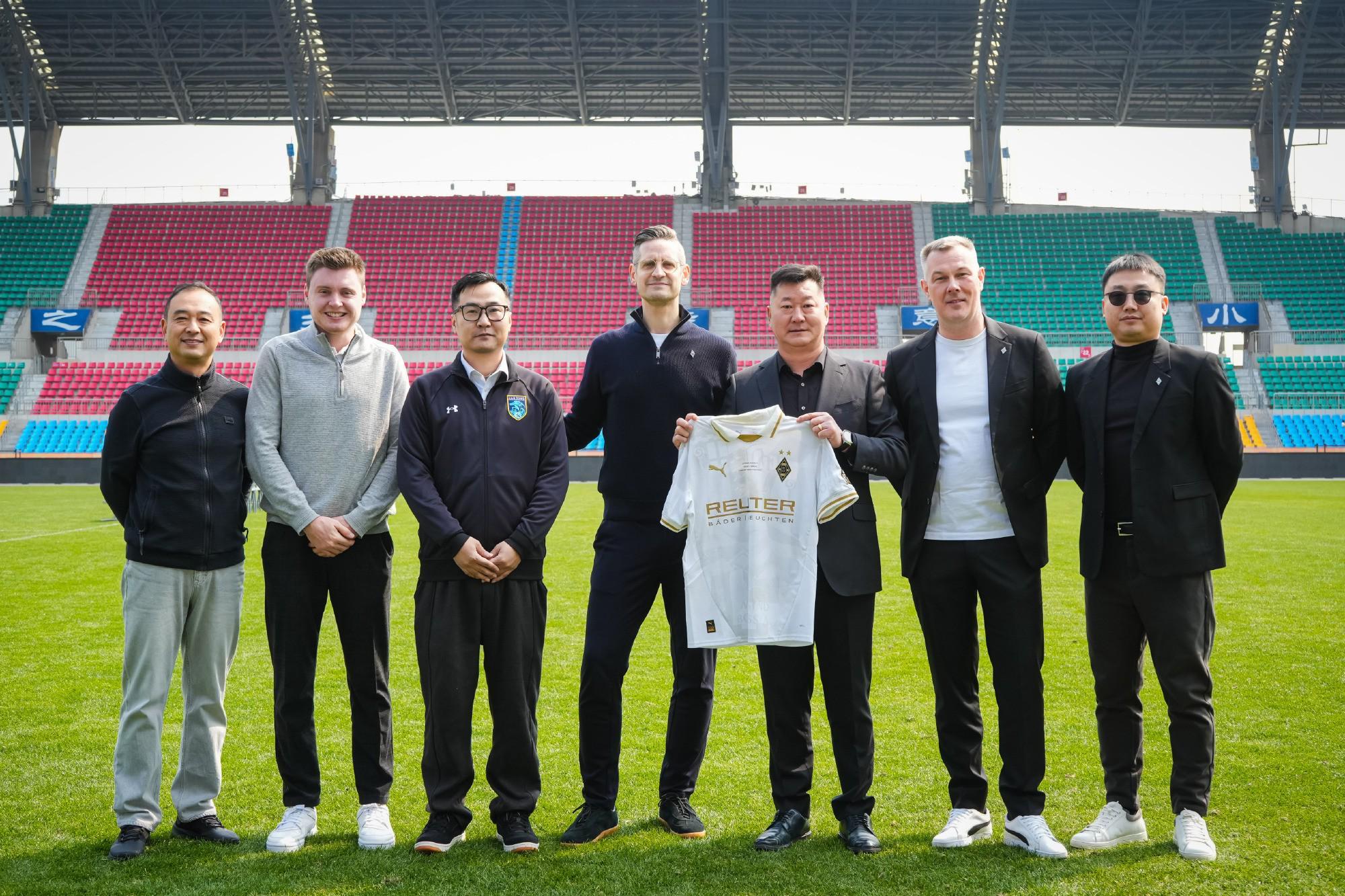 门兴总部管理团队造访南通支云，双方就青训等展开深度探讨